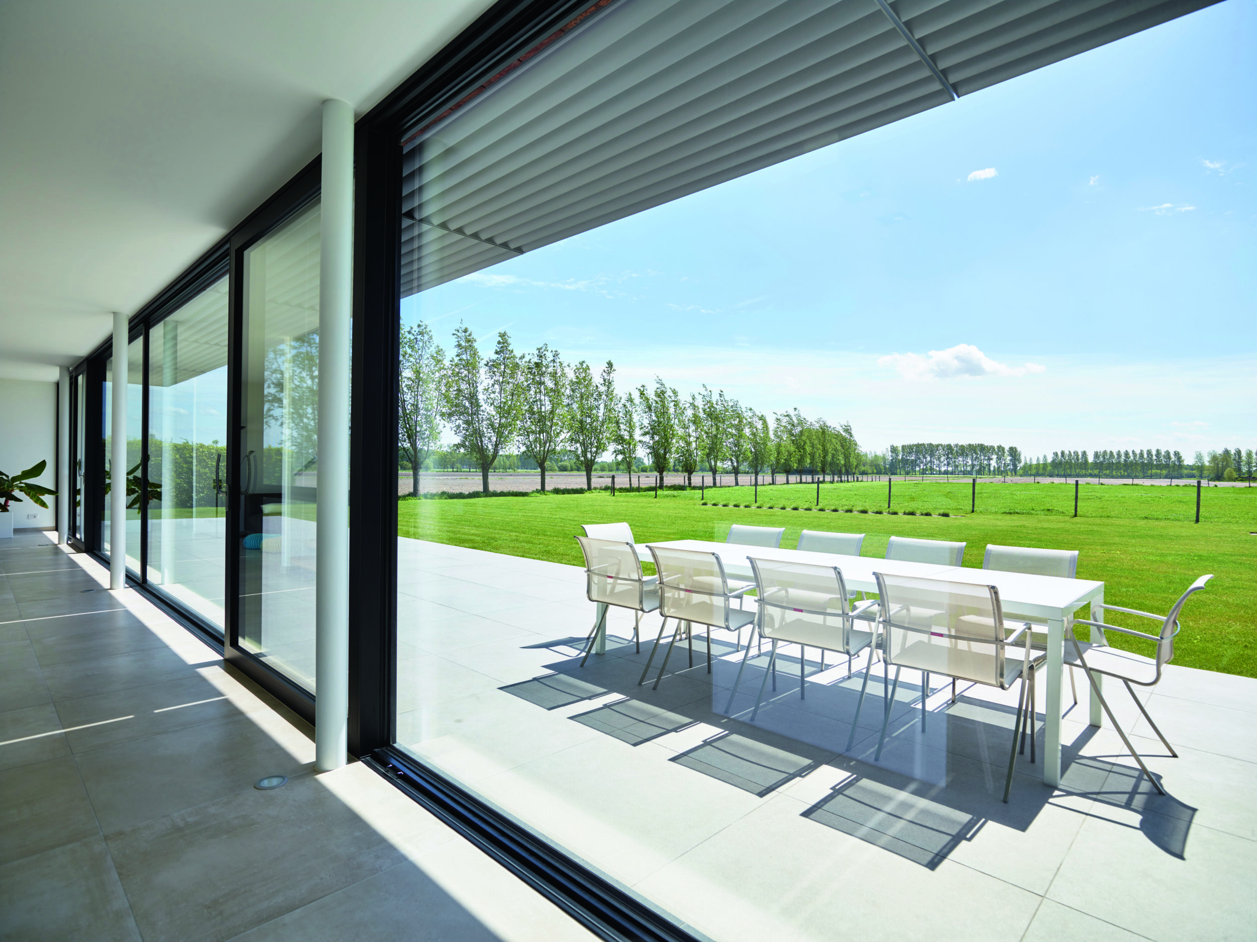 Sonnenschutz Terrasse Lamellen Sonnenschutz für die Terrasse mit Lamellen an der Fassade