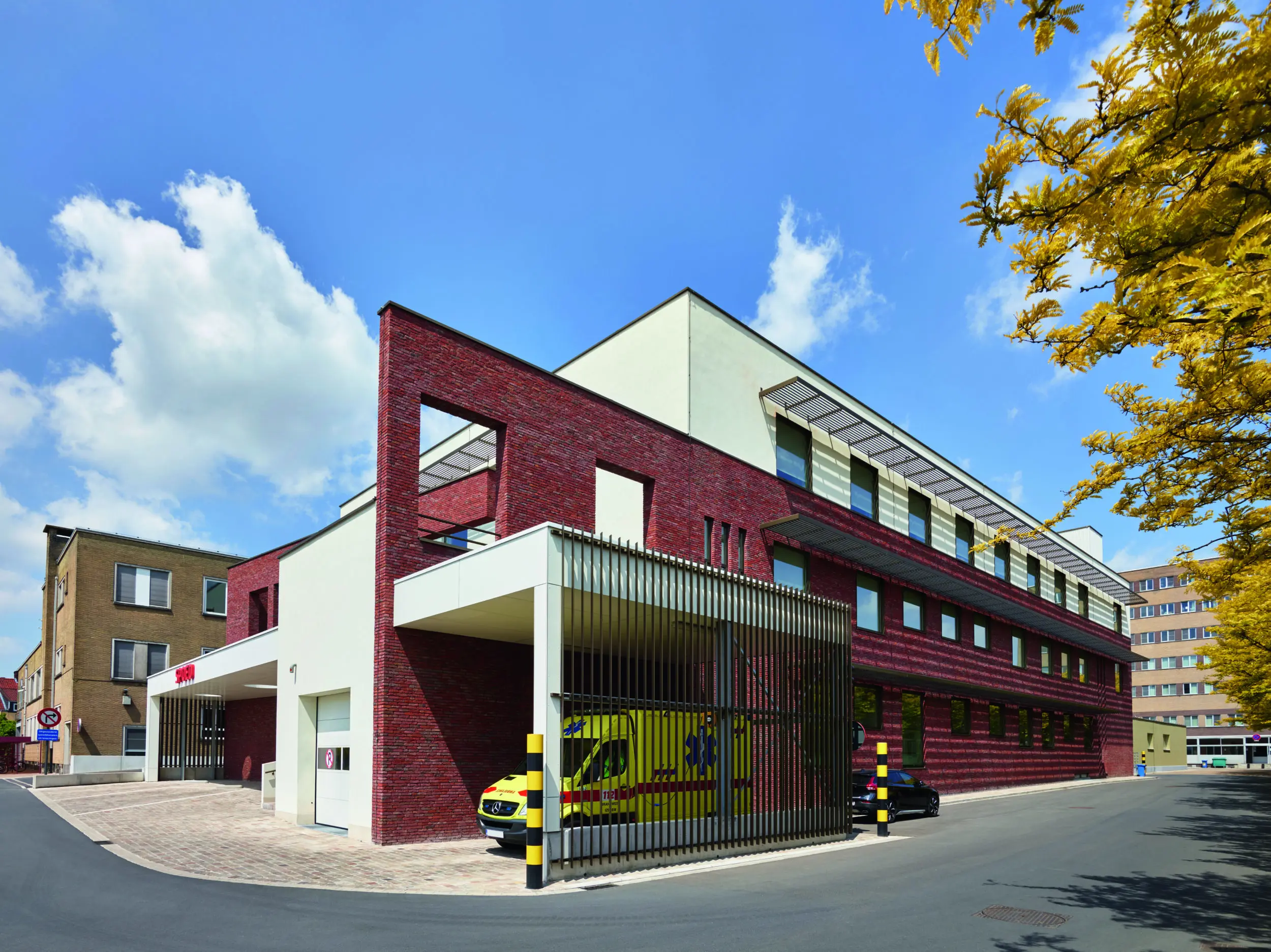 Sonnenschutzlamellen Bayern Sonnenschutzlamellen an einer Fassade in Bayern